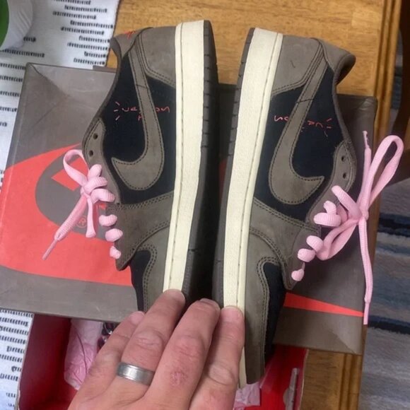 Travis Scott jordan 1 main image 4